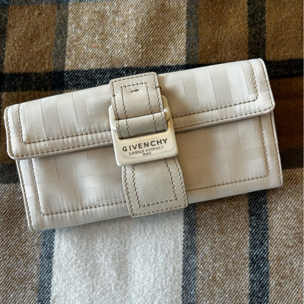 Givenchy Continental Wallet - cream